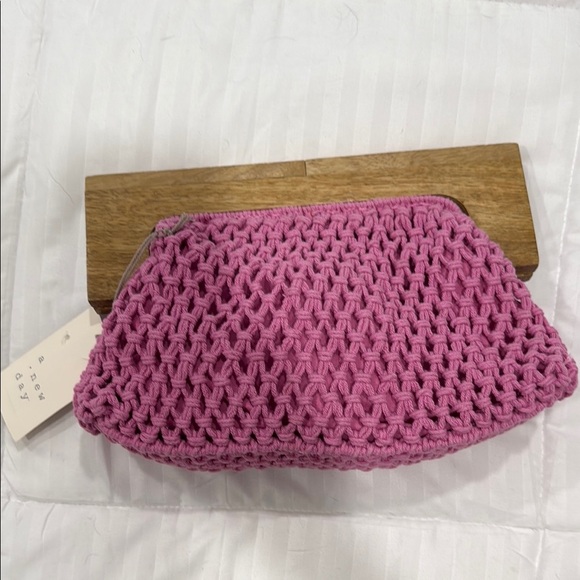 NWT A New Day Pink Knitted Clutch with wooden magnetic closure - Picture 1 of 5